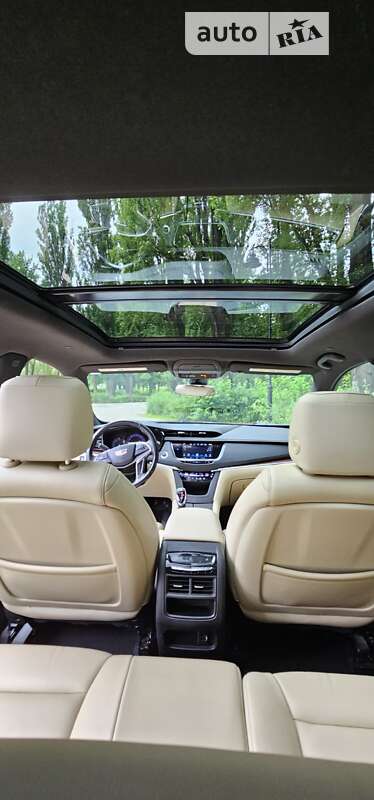Внедорожник / Кроссовер Cadillac XT5 2018 в Киеве