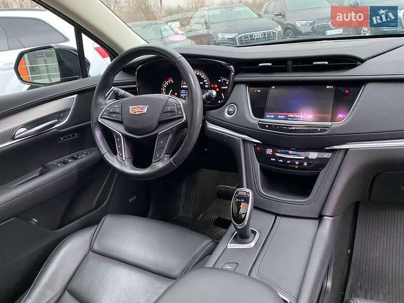 Внедорожник / Кроссовер Cadillac XT5 2019 в Львове