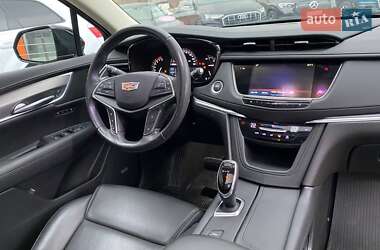 Внедорожник / Кроссовер Cadillac XT5 2019 в 