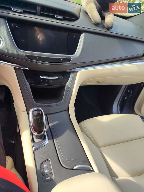 Внедорожник / Кроссовер Cadillac XT5 2018 в Киеве