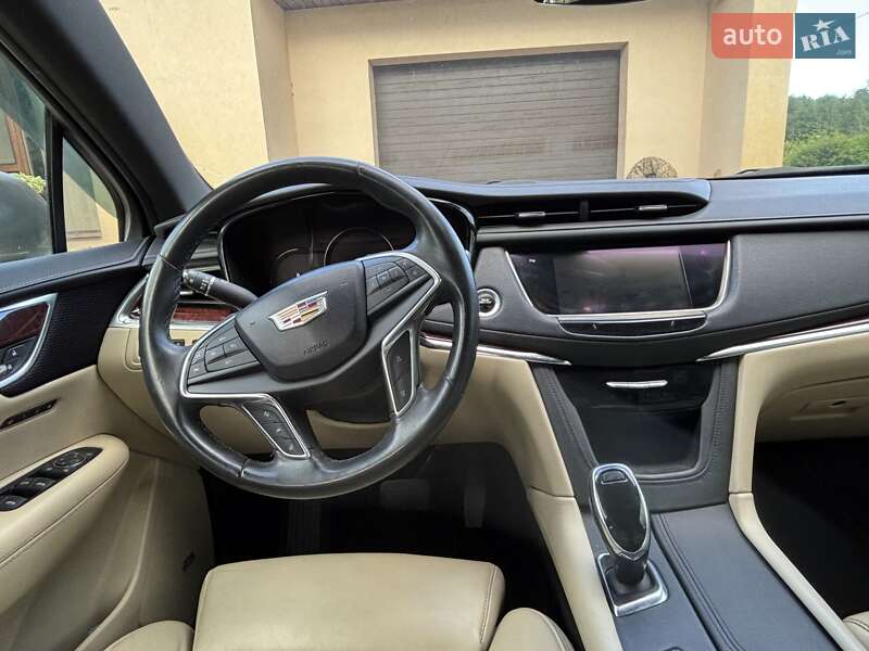 Внедорожник / Кроссовер Cadillac XT5 2017 в Житомире