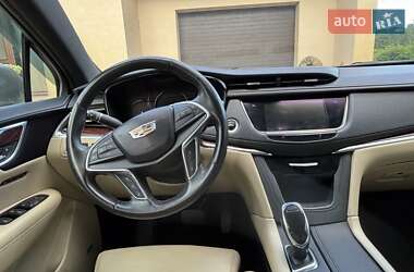 Внедорожник / Кроссовер Cadillac XT5 2017 в 