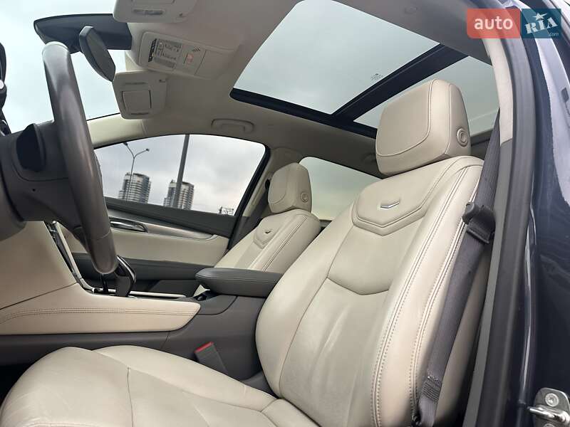 Позашляховик / Кросовер Cadillac XT5 2018 в Києві