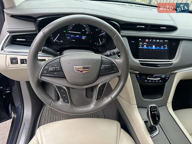 Позашляховик / Кросовер Cadillac XT5 2018 в Києві