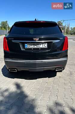 Внедорожник / Кроссовер Cadillac XT5 2017 в 