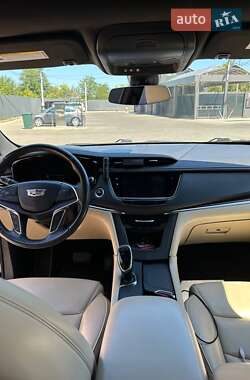 Внедорожник / Кроссовер Cadillac XT5 2017 в 
