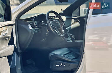 Внедорожник / Кроссовер Cadillac XT5 2017 в 