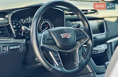 Внедорожник / Кроссовер Cadillac XT5 2017 в 
