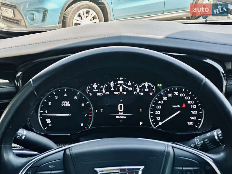 Внедорожник / Кроссовер Cadillac XT5 2017 в Киеве
