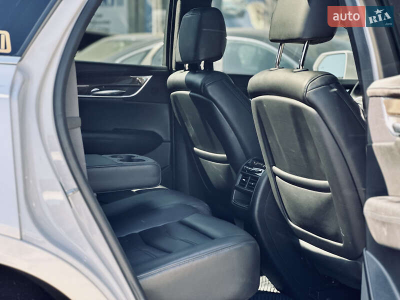 Внедорожник / Кроссовер Cadillac XT5 2017 в Киеве