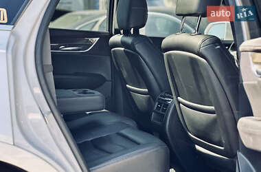 Внедорожник / Кроссовер Cadillac XT5 2017 в 