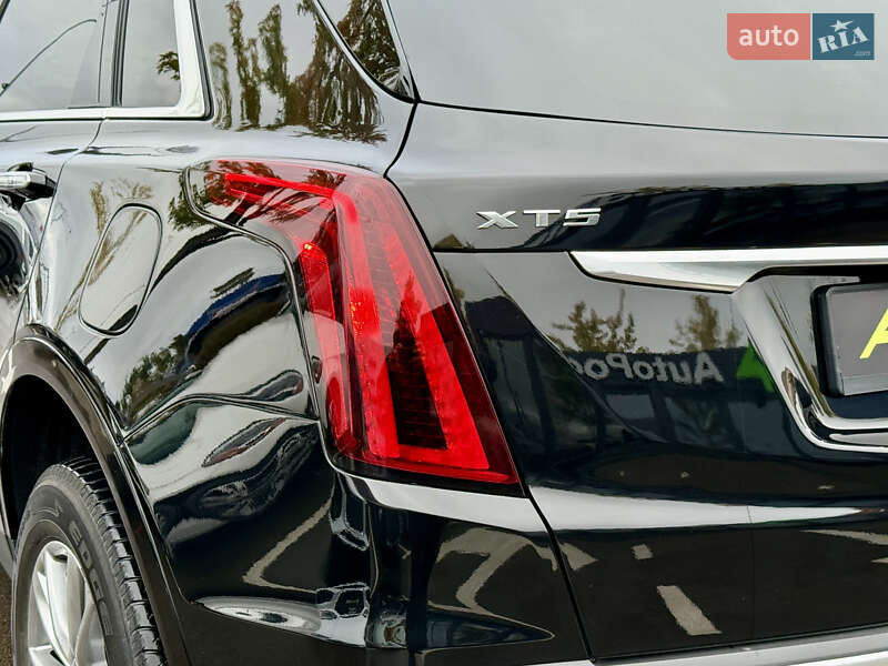 Внедорожник / Кроссовер Cadillac XT5 2021 в Киеве