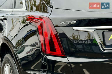 Внедорожник / Кроссовер Cadillac XT5 2021 в 