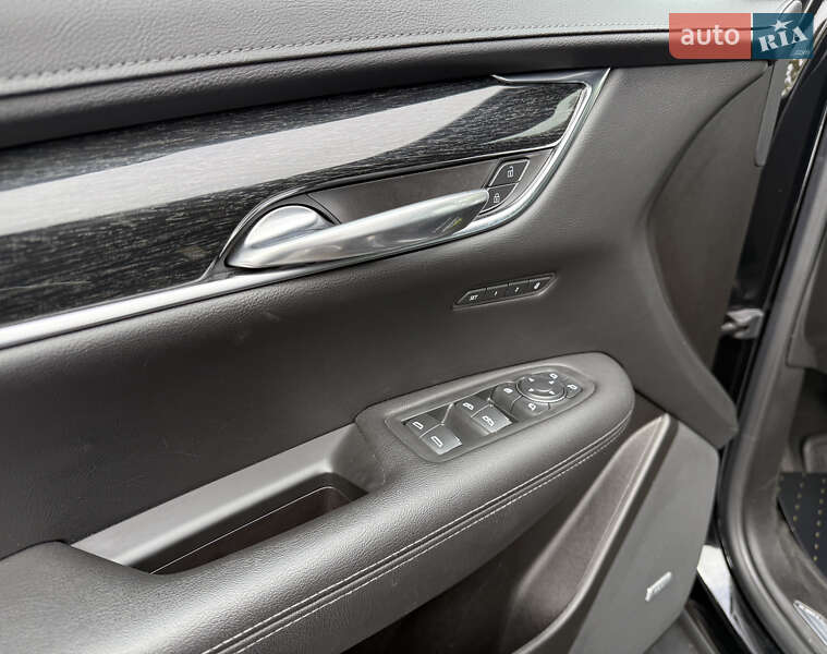 Внедорожник / Кроссовер Cadillac XT5 2021 в Киеве