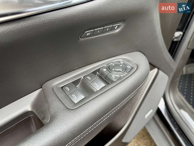Внедорожник / Кроссовер Cadillac XT5 2021 в Киеве