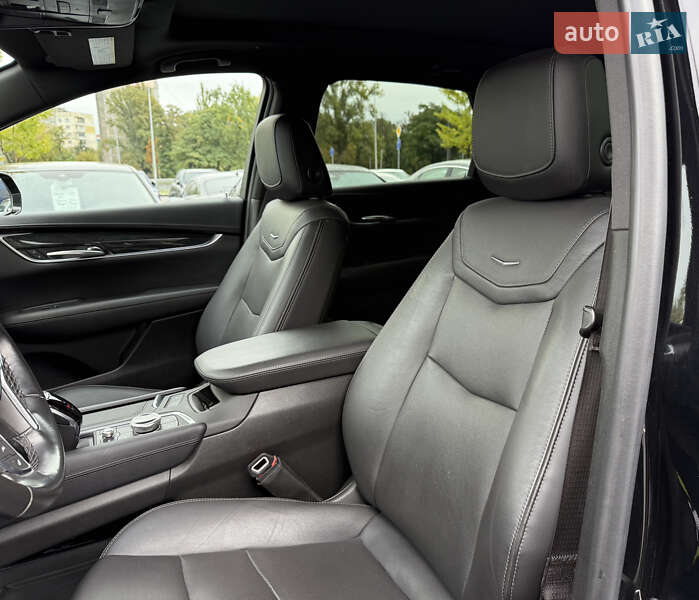 Внедорожник / Кроссовер Cadillac XT5 2021 в Киеве