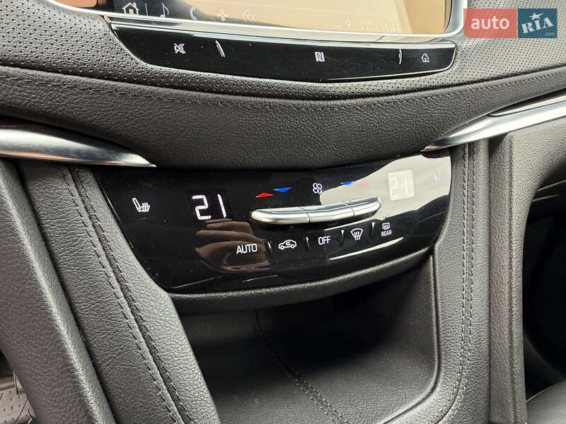 Внедорожник / Кроссовер Cadillac XT5 2021 в Киеве