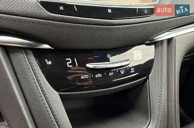Внедорожник / Кроссовер Cadillac XT5 2021 в 