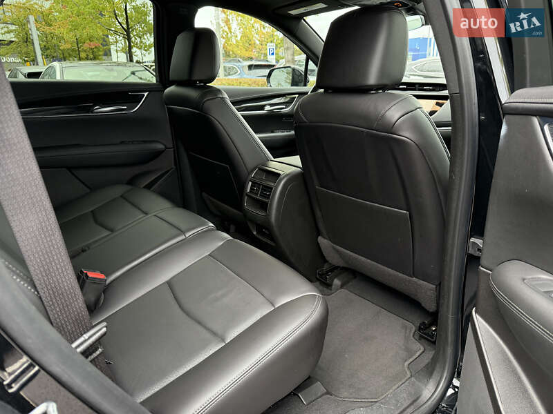 Внедорожник / Кроссовер Cadillac XT5 2021 в Киеве