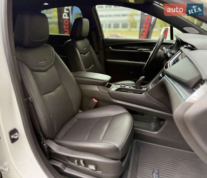 Внедорожник / Кроссовер Cadillac XT5 2021 в Харькове