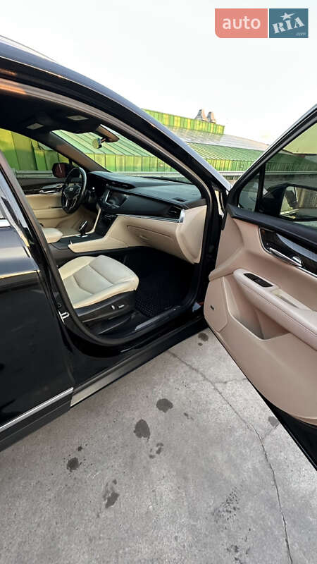 Внедорожник / Кроссовер Cadillac XT5 2018 в Киеве