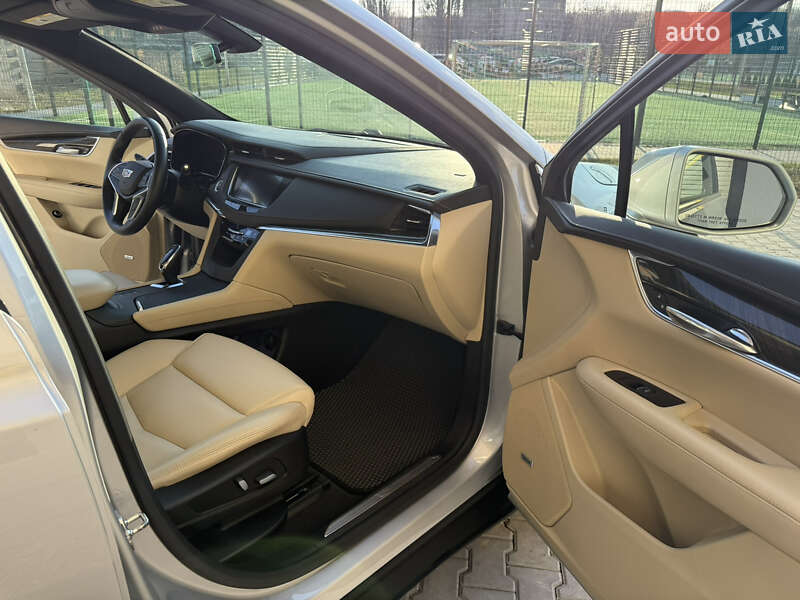 Внедорожник / Кроссовер Cadillac XT5 2017 в Виннице