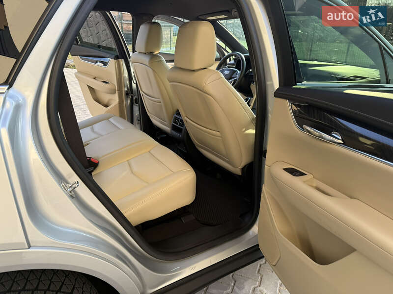 Внедорожник / Кроссовер Cadillac XT5 2017 в Виннице