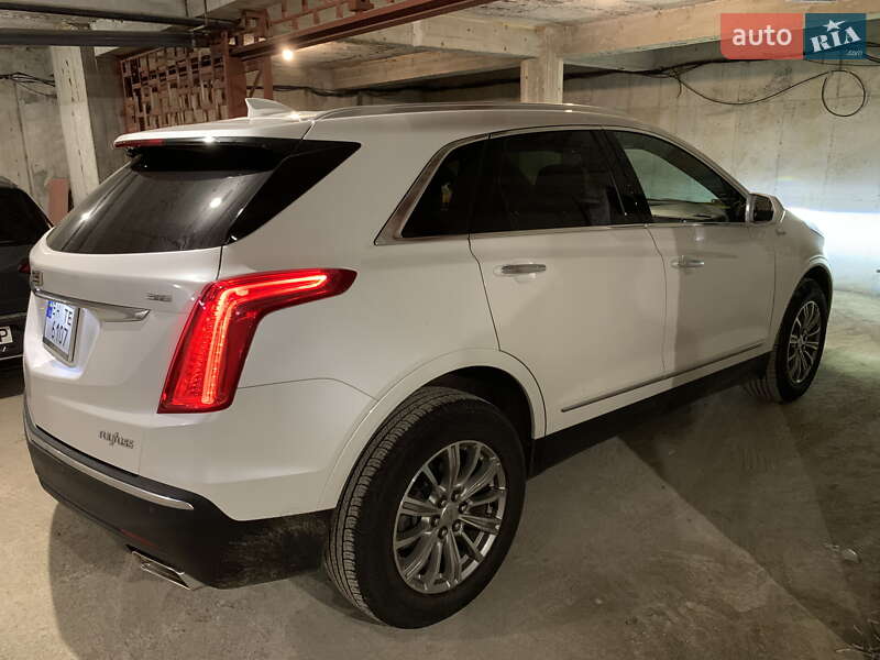 Позашляховик / Кросовер Cadillac XT5 2016 в Рені