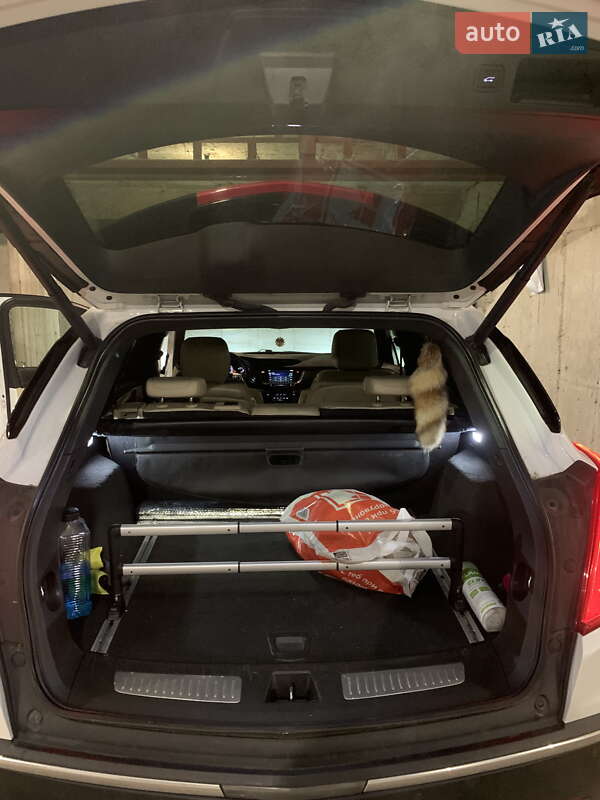 Позашляховик / Кросовер Cadillac XT5 2016 в Рені