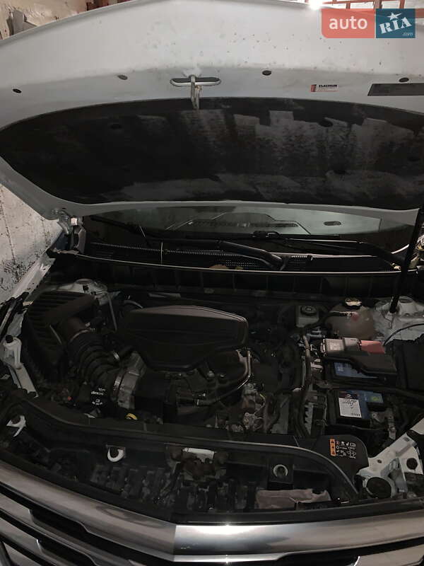 Позашляховик / Кросовер Cadillac XT5 2016 в Рені