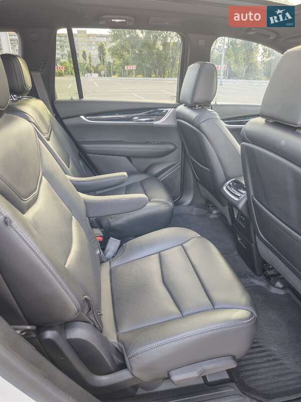 Внедорожник / Кроссовер Cadillac XT6 2019 в Киеве