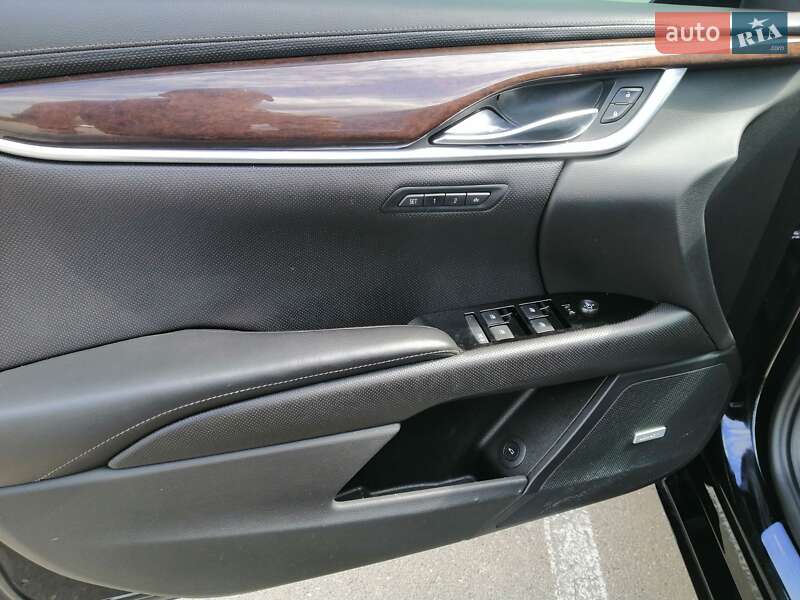 Седан Cadillac XTS 2016 в Киеве