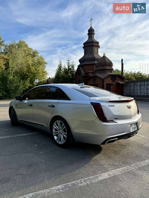 Седан Cadillac XTS 2017 в Киеве