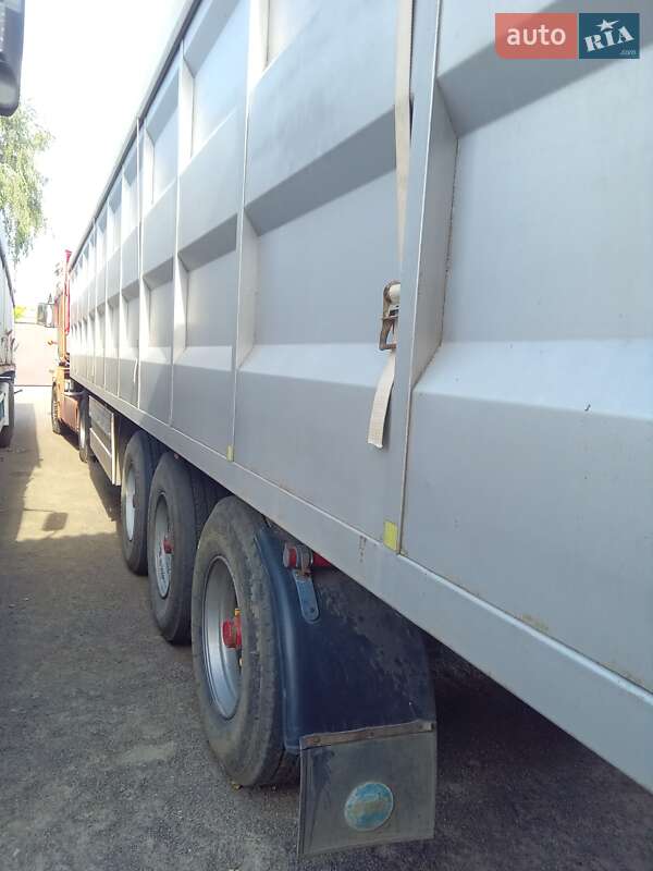 Бортовий напівпричіп Cardi 223 1998 в Миколаєві