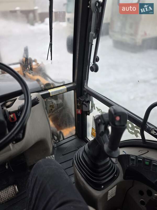 Экскаватор погрузчик Case Construction 695 SR-4 PS 2010 в Кременце