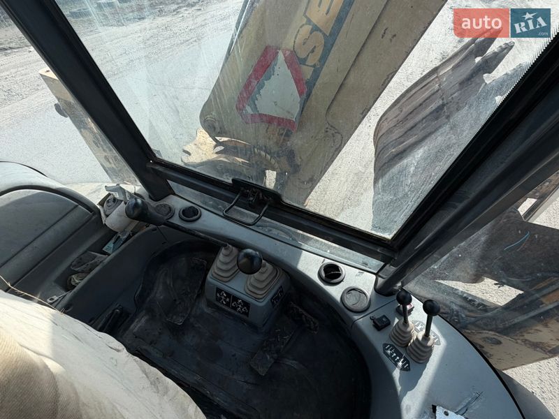 Экскаватор погрузчик Case Construction 695 ST 2002 в Радомышле