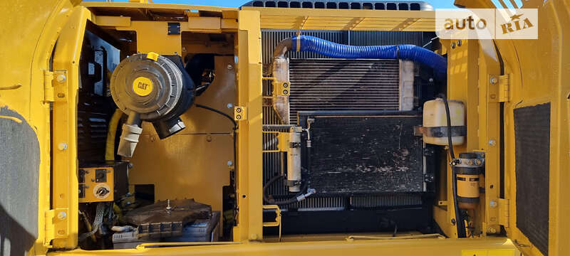 Гусеничний екскаватор Caterpillar 320 2009 в Одесі
