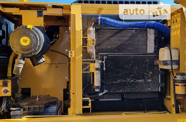 Гусеничный экскаватор Caterpillar 320 2009 в 
