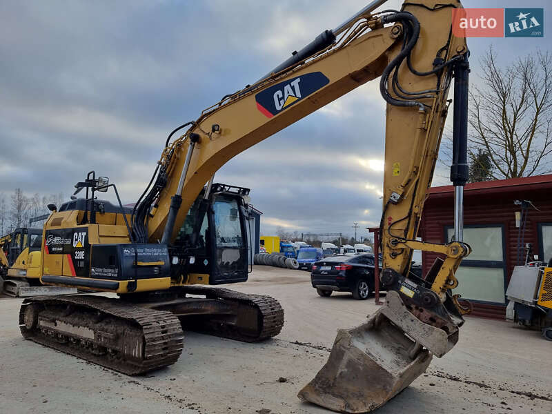 Гусеничный экскаватор Caterpillar 320 2014 в 