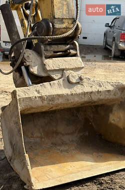 Гусеничный экскаватор Caterpillar 320 2014 в 