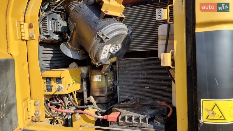 Гусеничный экскаватор Caterpillar 320 2011 в Одессе