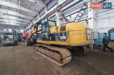 Гусеничный экскаватор Caterpillar 320 2008 в Николаеве