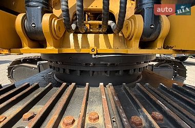 Гусеничный экскаватор Caterpillar 320 2019 в Ровно