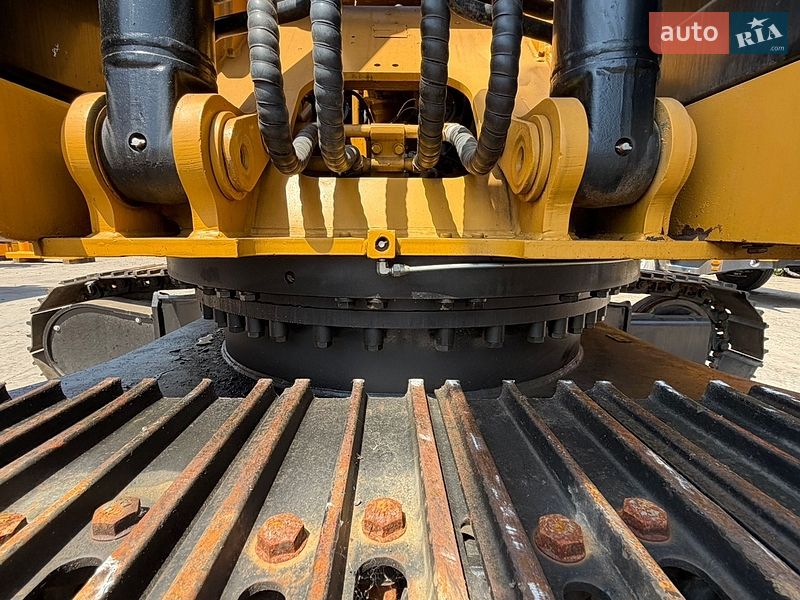 Гусеничный экскаватор Caterpillar 320 2019 в Ровно