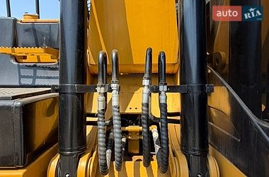 Гусеничный экскаватор Caterpillar 320 2019 в Ровно