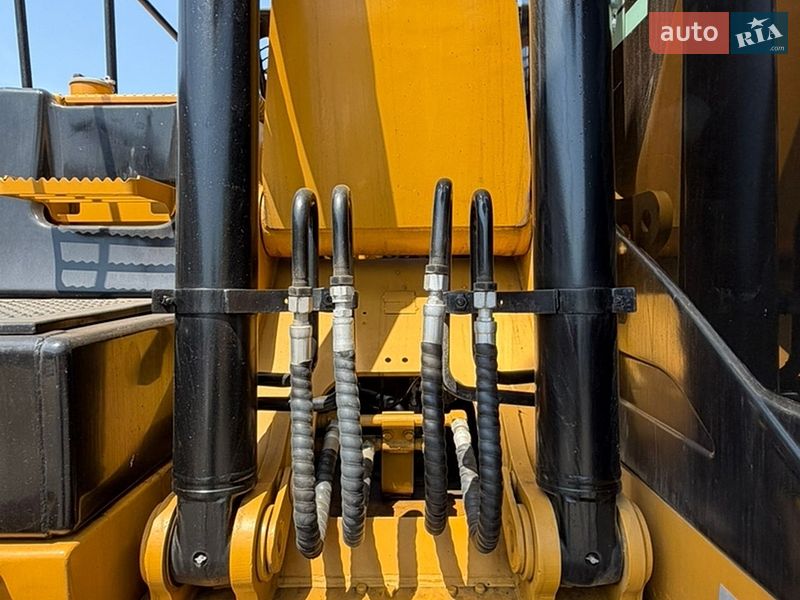Гусеничный экскаватор Caterpillar 320 2019 в Ровно