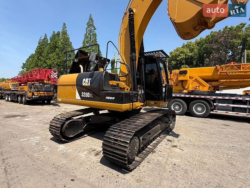 Гусеничный экскаватор Caterpillar 320 2019 в Ровно