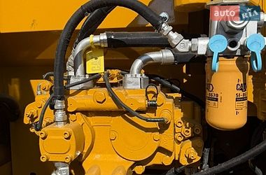 Гусеничный экскаватор Caterpillar 320 2016 в Ровно