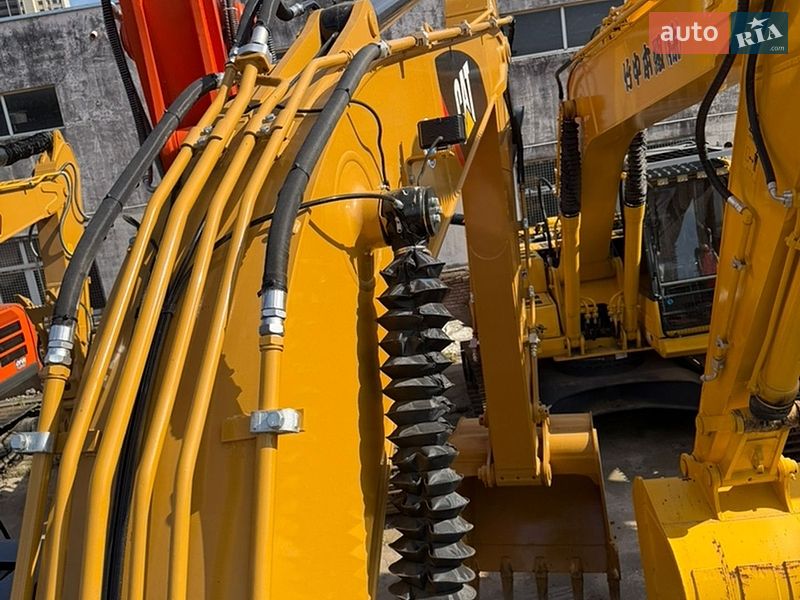 Гусеничный экскаватор Caterpillar 320 2016 в Ровно