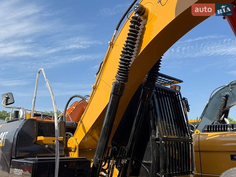Гусеничный экскаватор Caterpillar 320 2016 в Ровно
